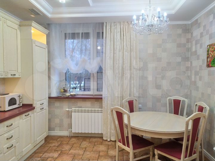 3-к. квартира, 117,7 м², 1/4 эт.