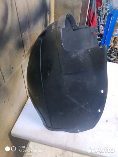 Подкрылок перед правый Cadillac Escalade Tahoe 2