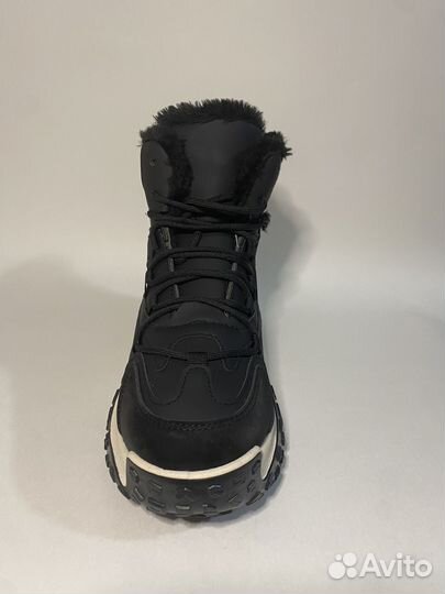 Женские зимние кроссовки