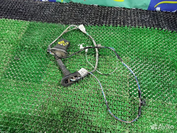 Замок двери задней правой Mitsubishi L200