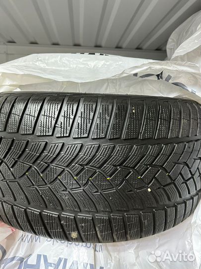 Goodyear UltraGrip 8 Performance 295/35 R21