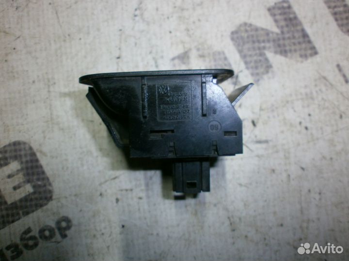 Блок управления стеклоподъемниками Volkswagen Cadd