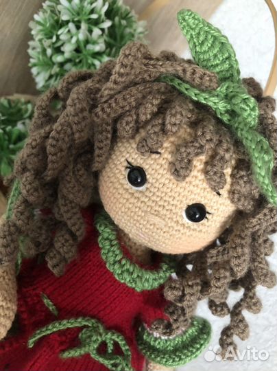 Вязаная кукла ручной работы