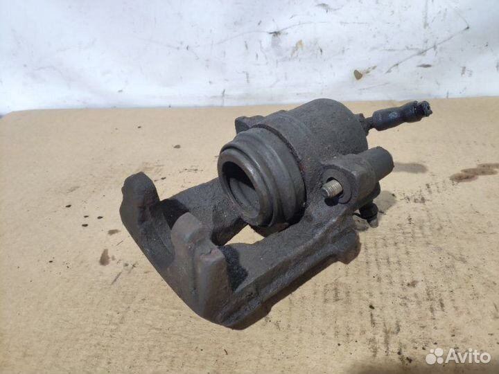 Суппорт тормозной передний Seat Altea, VW Golf 5