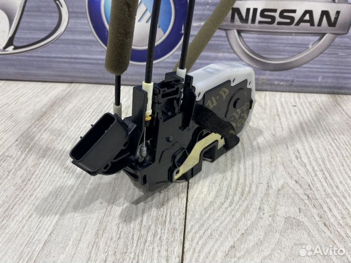 Замок перед двери Nissan almera G15 Прав