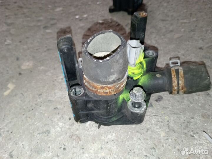 Фланец системы охлаждения Ford Focus 2 1.6 бензин