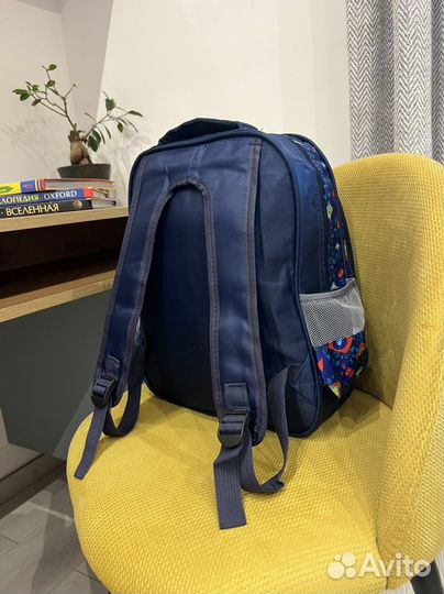 Новый школьный рюкзак для младших классов