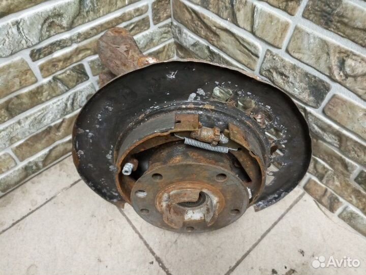 Кулак поворотный задний правый Audi Q7 4L 2010