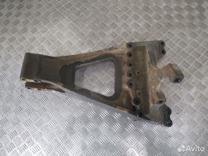 Кронштейн реактивной тяги правый Mercedes-Benz A94