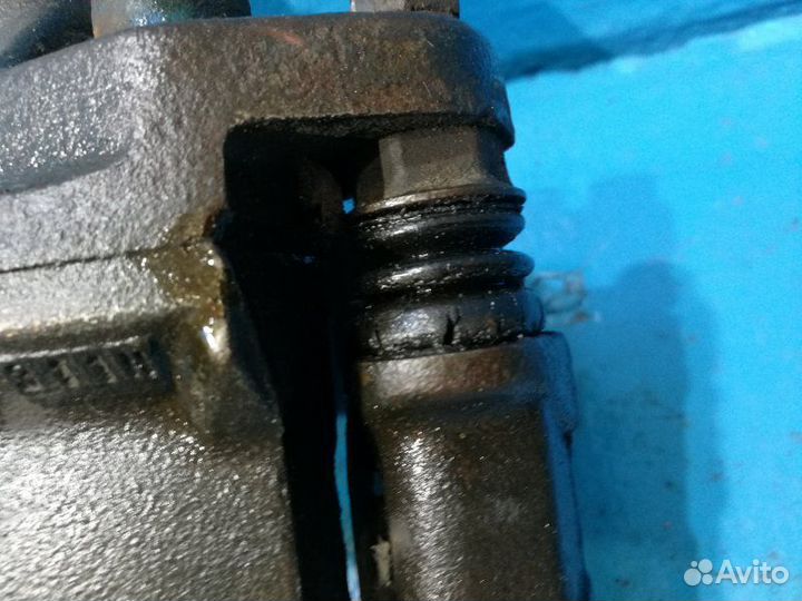 Суппорт передний правый Рено Логан Renault Logan1