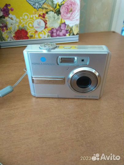 Компактный фотоаппарат