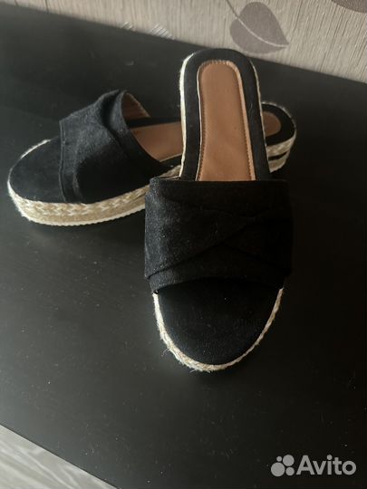 Шлепанцы женские 37 размер новые