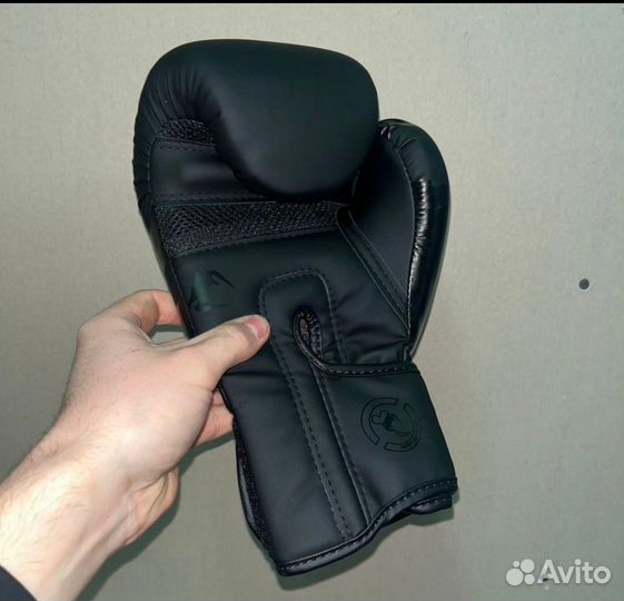 Боксерские перчатки 10 oz venum