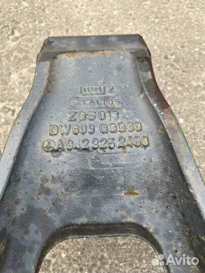 Mercedes actros кронштейн реактивной тяги левый