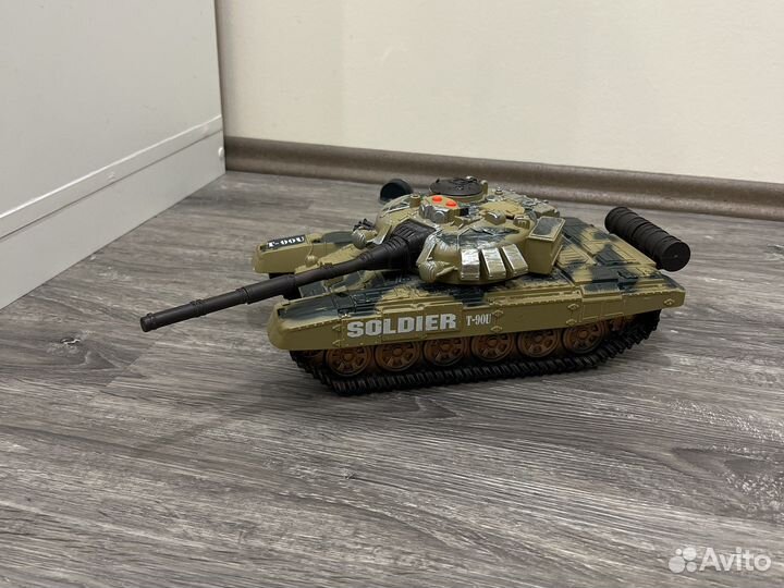 Игрушечный танк