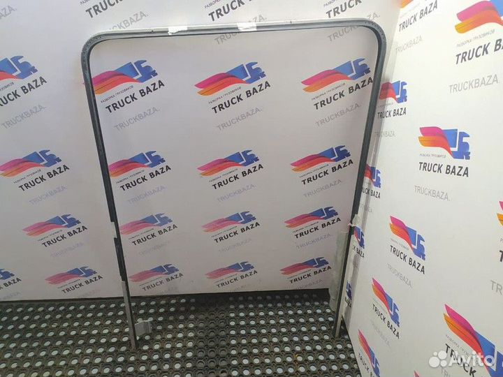 Направляющая правой двери