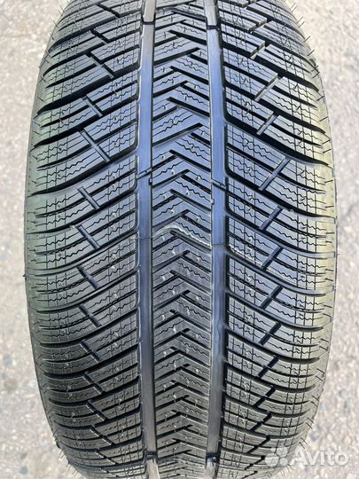 Michelin Pilot Alpin PA4 255/40 R20 и 285/35 R20 104V