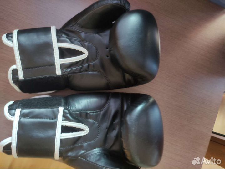 Боксерские перчатки 14 oz green hill