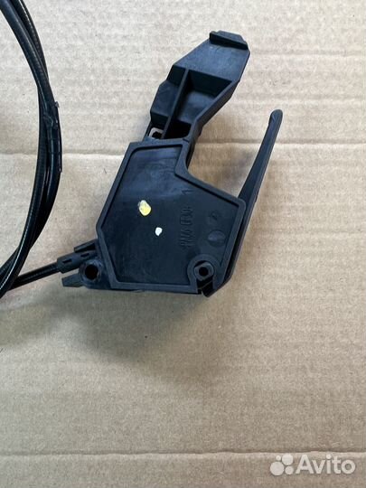 Трос и ручка открывания капота Peugeot 308