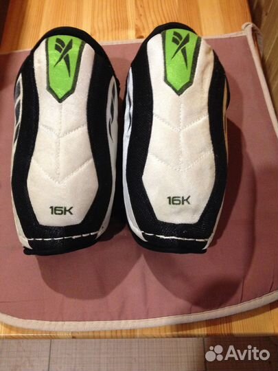 Продам хоккейные локтиsr/M,свитер