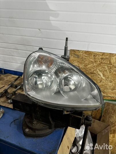 Правая и левая фара приора