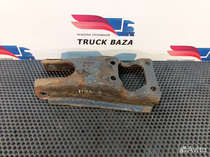 7421507833 Кронштейн амортизатора переднего