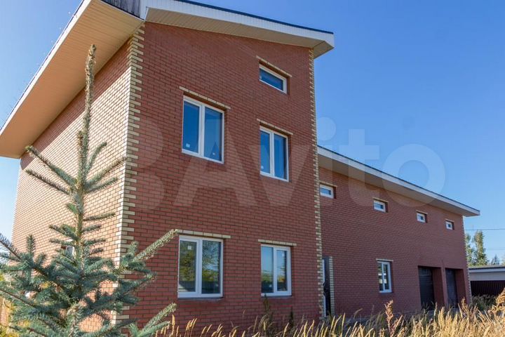 Дом 411 м² на участке 15 сот.