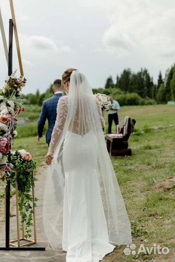 Свадебное платье со шлейфом и фата