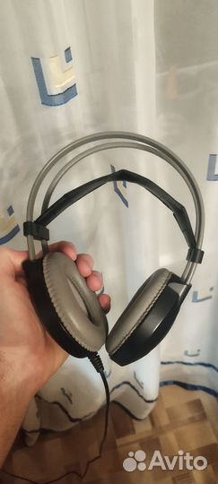 Проводные наушники AKG k77