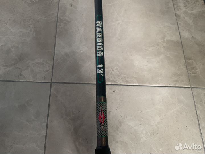 Две карповые удочки с катушками и леской