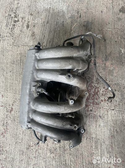 Впускной коллектор в форсунками в сборе