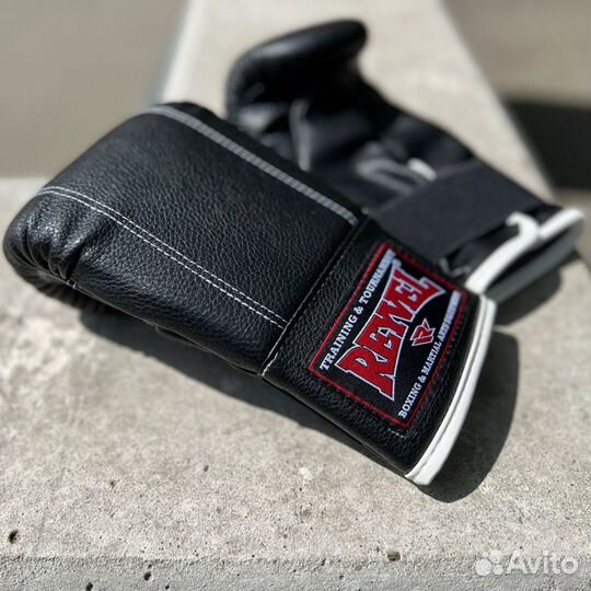 Снарядные боксерские перчатки Reyvel