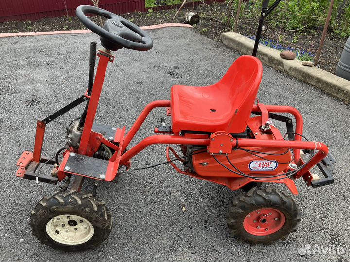 Мини-трактор для трудолюбивого фермера