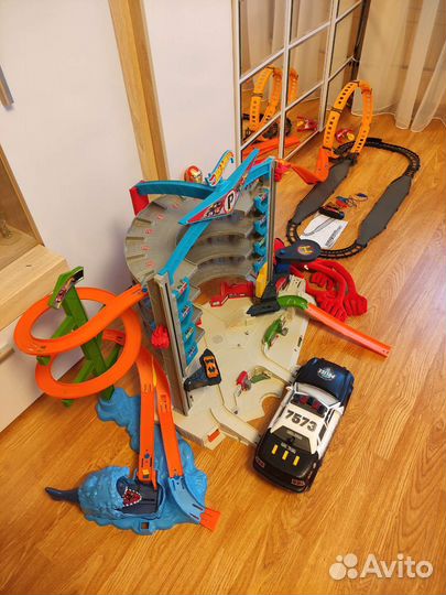 Hot wheels парковка гараж + трек