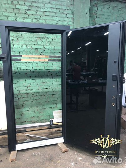 Дверь входная Диона зеркало