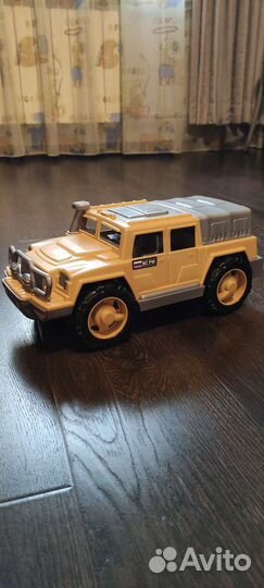 Игрушечная машина