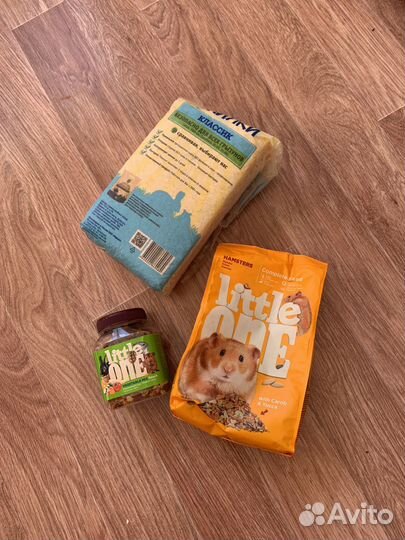 Сирийский хомяк с клеткой