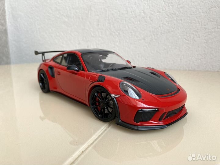 Porsche 911 GT3RS Weissach Package 1/18 Minichamps