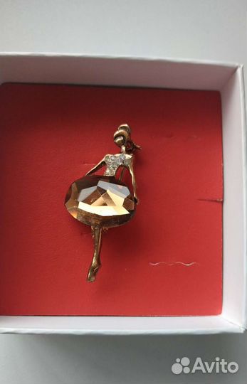 Броши разные