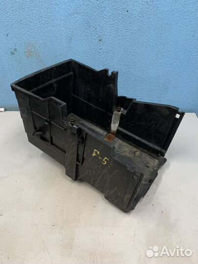 Ford Focus 2 площадка аккумулятора