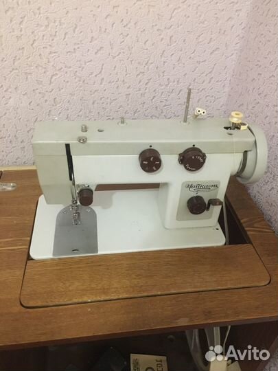Швейная машина Чайка 143