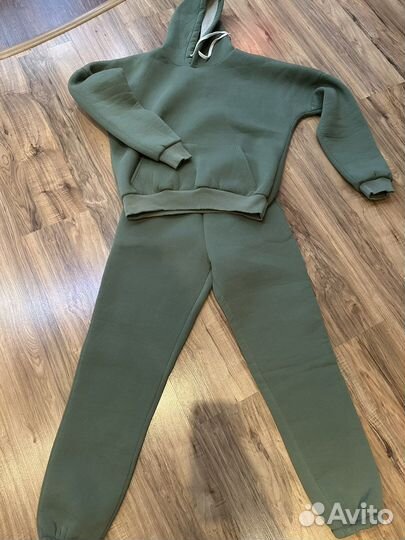 Спортивный костюм женский