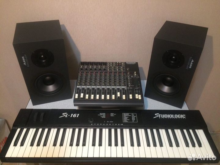 Мониторы пульт клавиатура