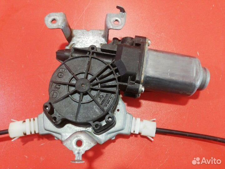 Стеклоподъемник задний правый Nissan Navara D40M