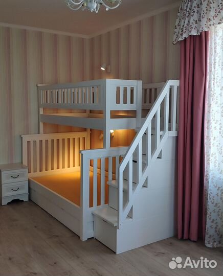 Двухъярусная кровать 