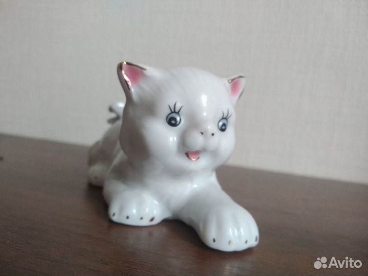 Котёнок из фарфора