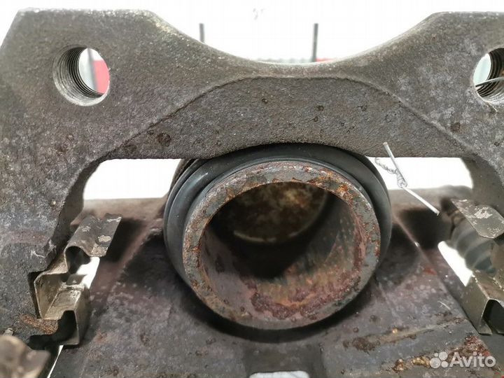 Суппорт передний правый Nissan Primera P11 рест