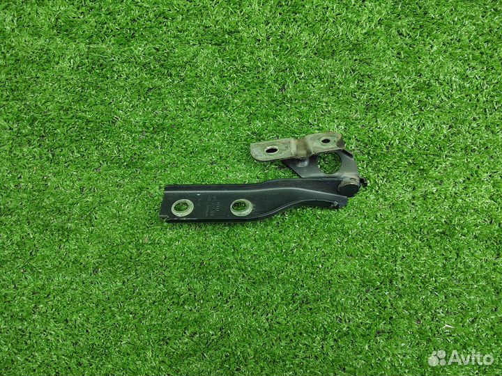 Петля капота левая 8P0823301B Audi S3 8P A3 8P 8P