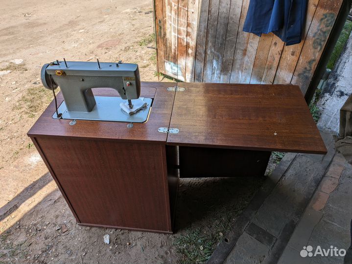 Швейная машинка чайка 142м