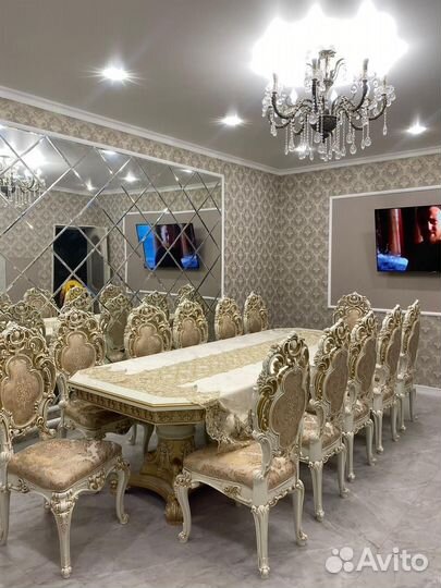 Стол и стулья 